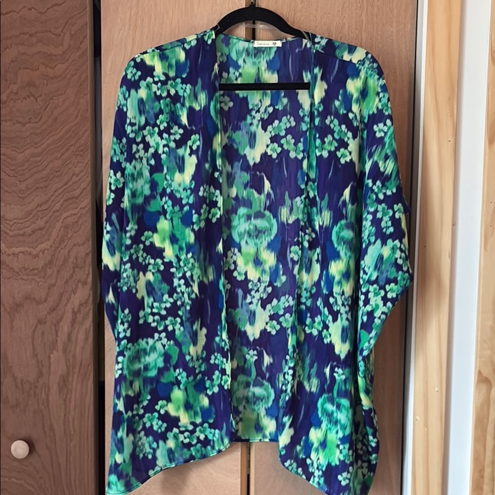 Soprano Blue and Green Patterned Kimono Style Top  Size M